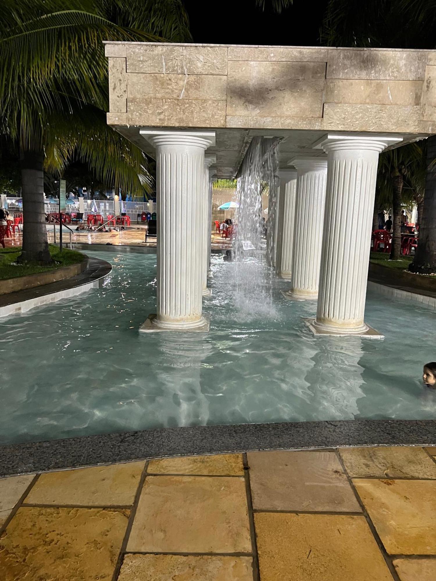 Apto Completo Com Parque Aquatico 24 Horas Lacqua Diroma Caldas Novas Buitenkant foto